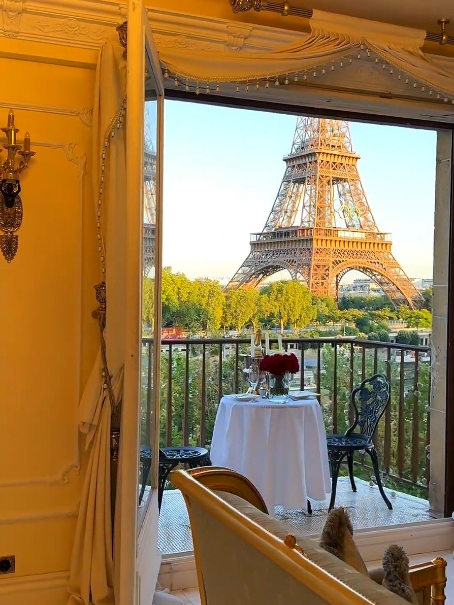 paris ✨️  #paris #parisjetaime #parisvibes #pariseiffeltower #eiffeltower #eiffel #toureiffel #France #parisian #sunset #parissunset #fypppp #foryoupage 