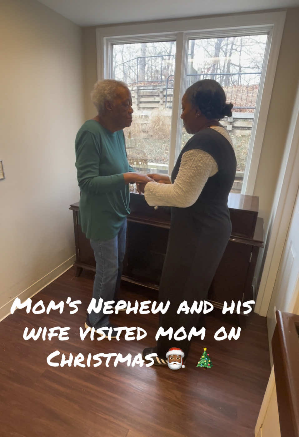 Not sure if mom recognized her nephew but she looked happy. His wife was so good with mom. 💜💜💜. #alzheimerssucks💜 #alzheimersawareness #merrychristmas #purpleticket #purpleteam #teamworkmakesthedreamwork #visitors #family 