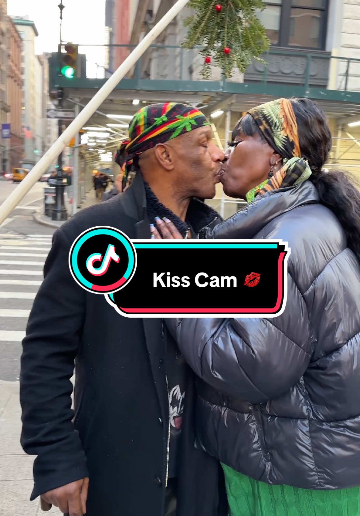 Kiss Cam 💋 #meetcute #Love #nyc #holiday #streetinterview #fyp 