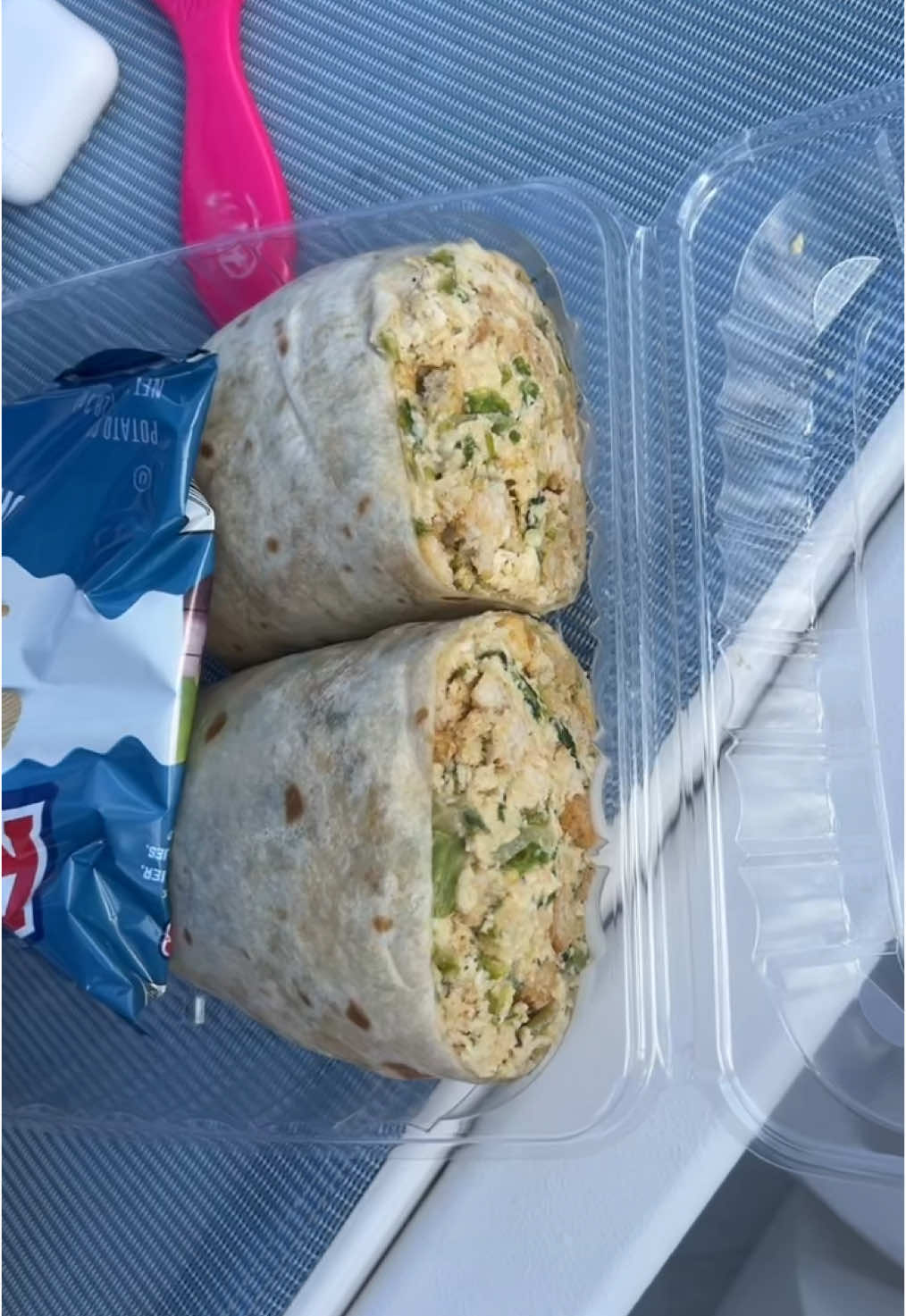 EVERYONE GO TO VINNY’S CAFE IN BOCA!!! #vinnyscafe #twinsmunching #chickenceaserwrap #fyp #boca #foodies 
