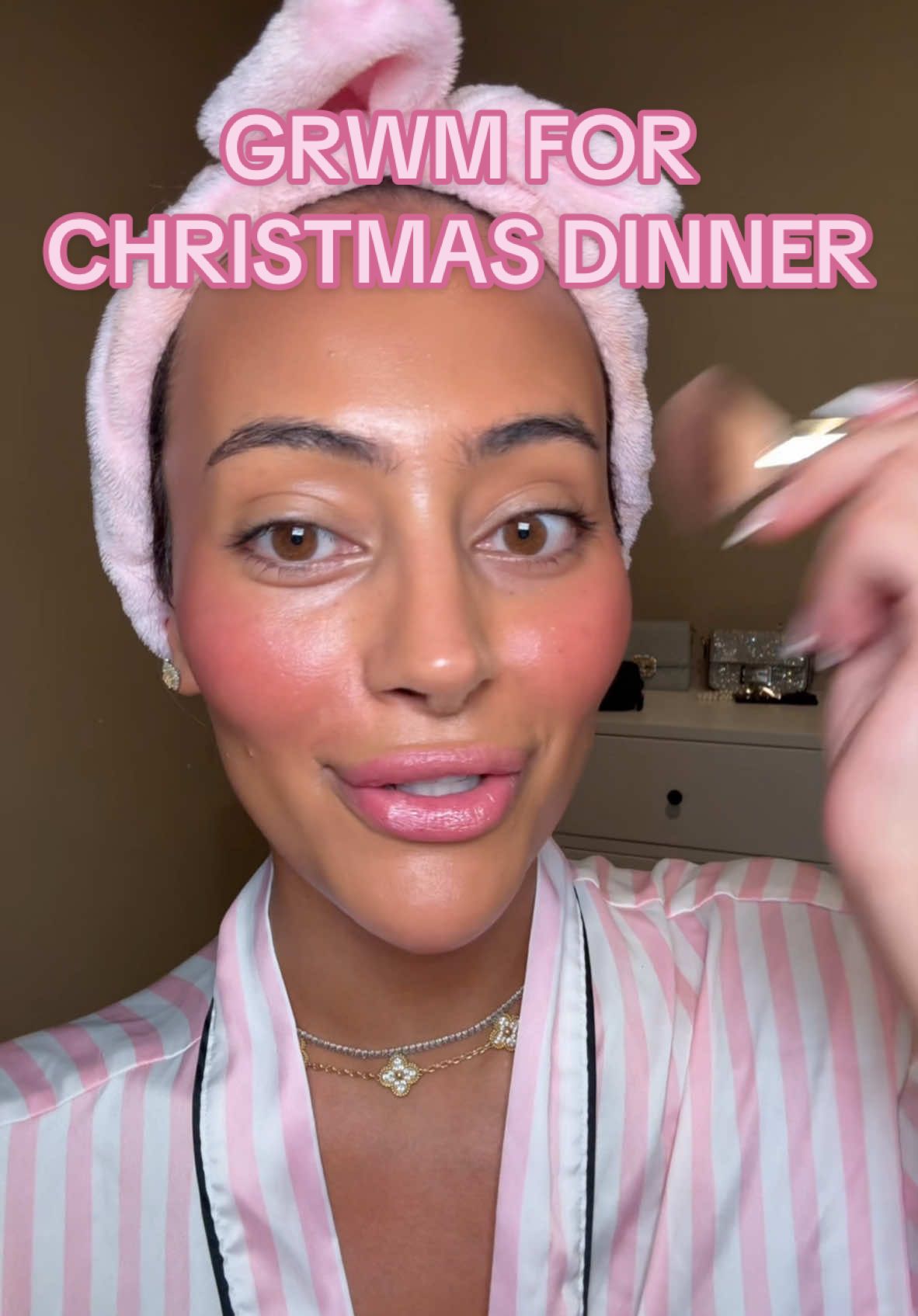 #grwm get ready with me for our black tie christmas dinner 😭♥️ this glam and dress omg…🎅🏼 #holidaymakeup #christmasmakeup #makeuptips #makeuptutorials #easymakeup #christmas 