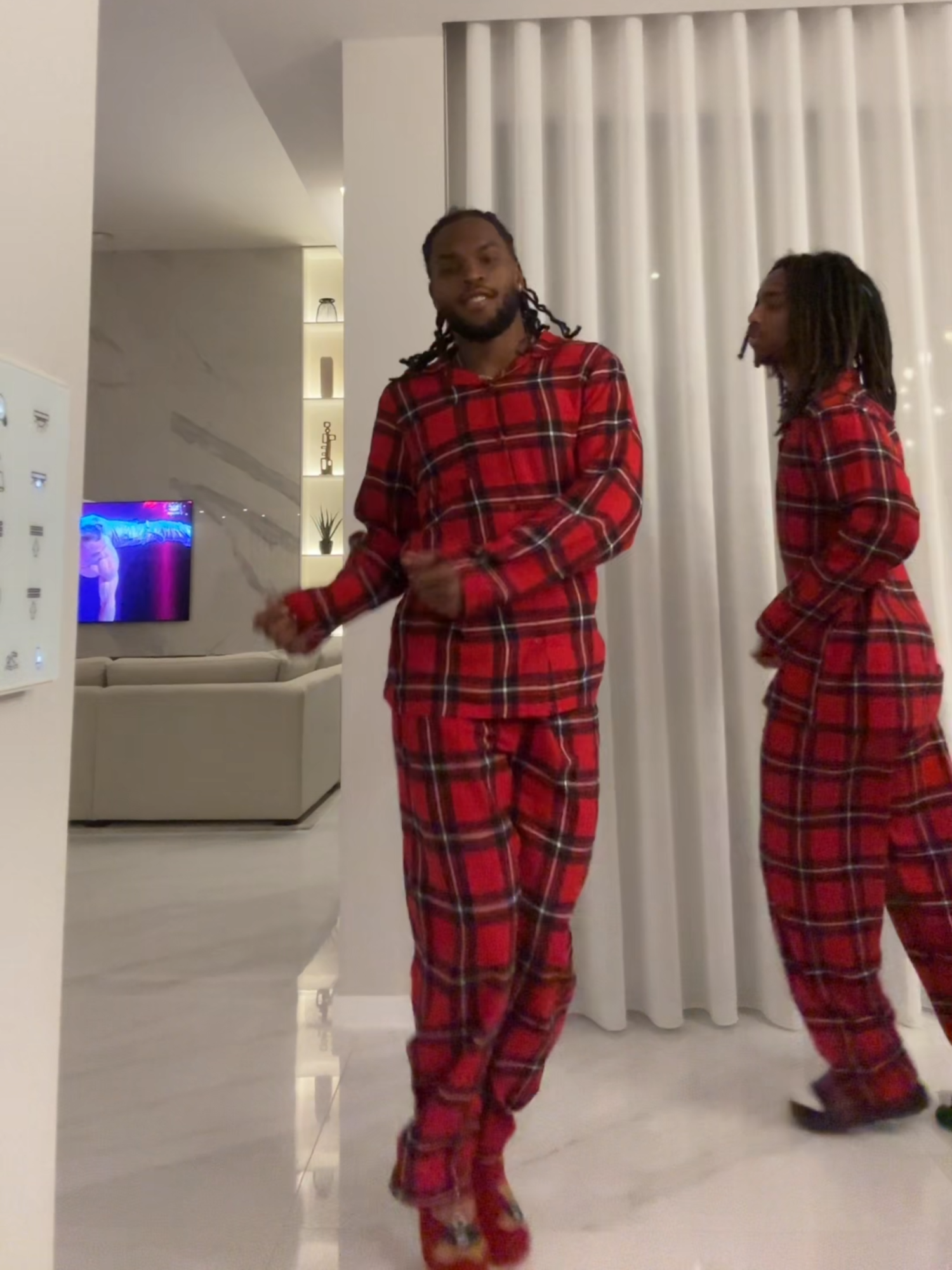 Renato Sanches e Anderson Semedo também desejaram um feliz natal de um modo diferente... Parece que temos craques que também são bons na dança 😎 🎥 andersonsemedo5 via Tiktok #renatosanches #benfica #tiktokdesporto