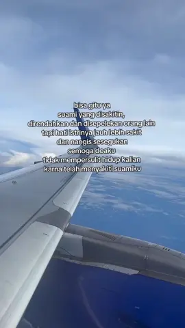 paling gak bisa ada orang yg nyakitin hati suamiku, walaupun terkadang sebagai istri aku masih sering marah tapi aku sangat tidak rela 1 orangpun menghina dan menyepelekan suamiku, sekalipun itu keluarganya, seribu lawan pun akan aku hadapi demi kehormatannya, suamiku akan aku bela mati-matian selama tdk dalam kemaksiatan #sadvibes🥀 #sadstory #fypage #xybca #rumahtanggabahagia #masyaallahtabarakkallah 