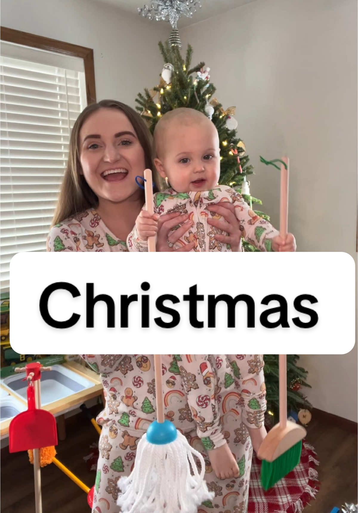 CHRISTMAS 🎄 #toddlersoftiktok #MomsofTikTok #mom #momlife #christmas #familyof3 #baby #dancingbaby #bamboo #sonny #babydance #baby #dancer #dance 