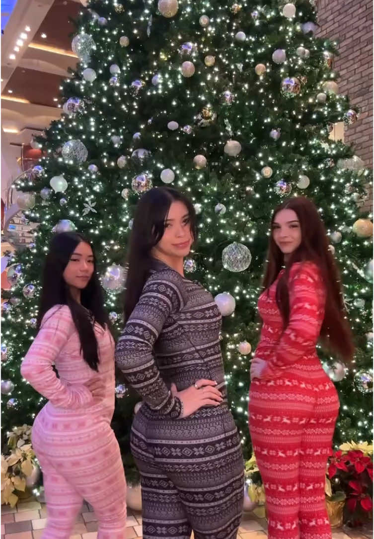 Mwrey christmas!! @Joyy.mei @summer 