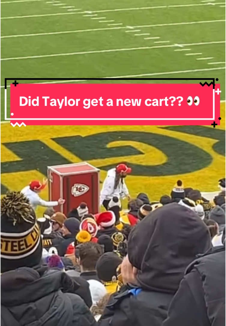 TAYLOR is that you during the halftime show? #taylorswift #swiftie4ever #swifttok #swiftie #taylorswiftfan #swifties4ever #christmastreefarm #traviskelce #chiefs #swiftietiktok 