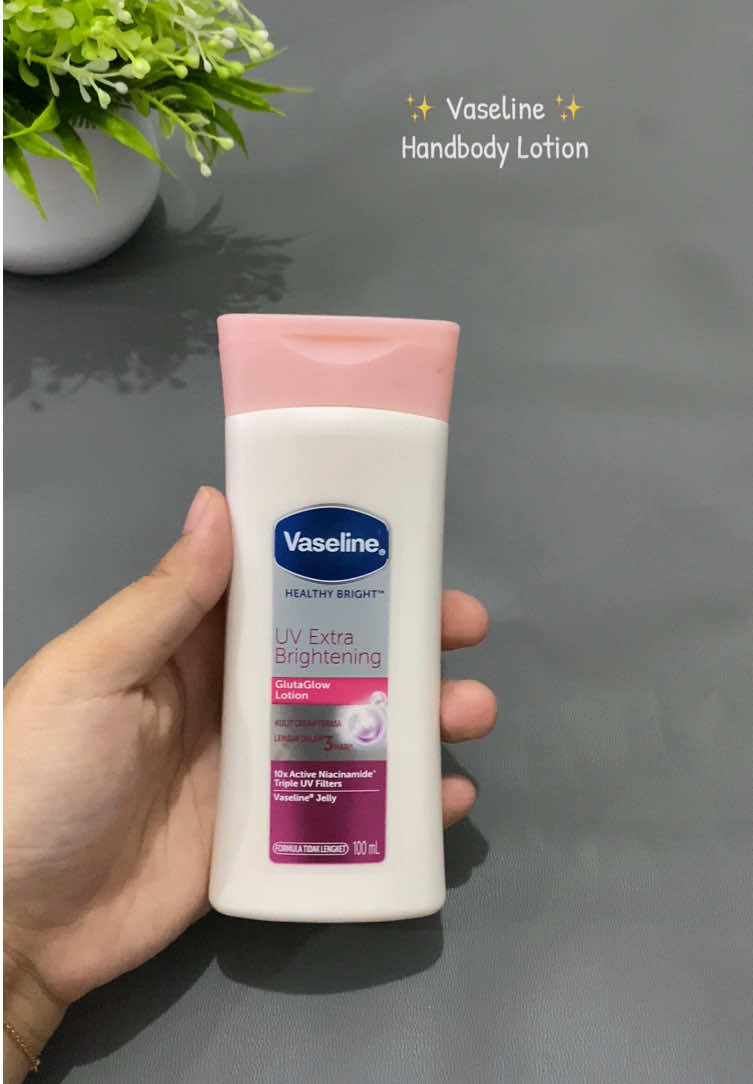 Handbody Lotion by @Vaseline Indonesia #handbody #hanbodyviral #handbodywhitening #handbody untuk menghilangkan tanda lahir #handbodypemutih #handbodylotion #vaseline #vaselineglutahya #vaselinehandandbody #handbodyvaseline 