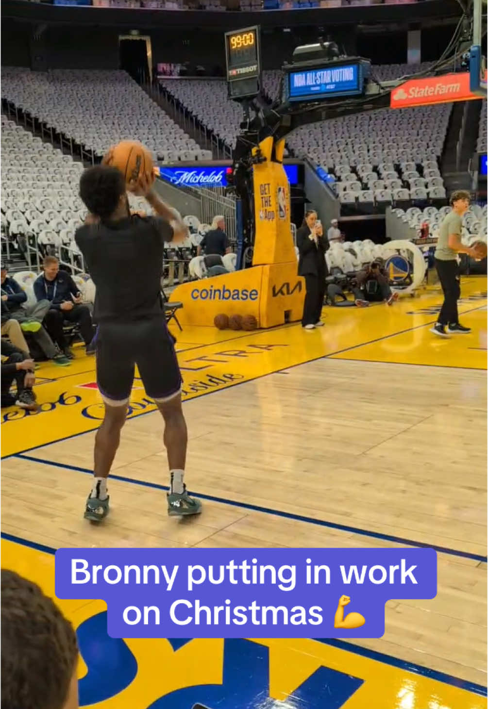 #BronnyJames is getting his shots in before the #Lakers vs. #Warriors game 🏀 #NBA #basketball