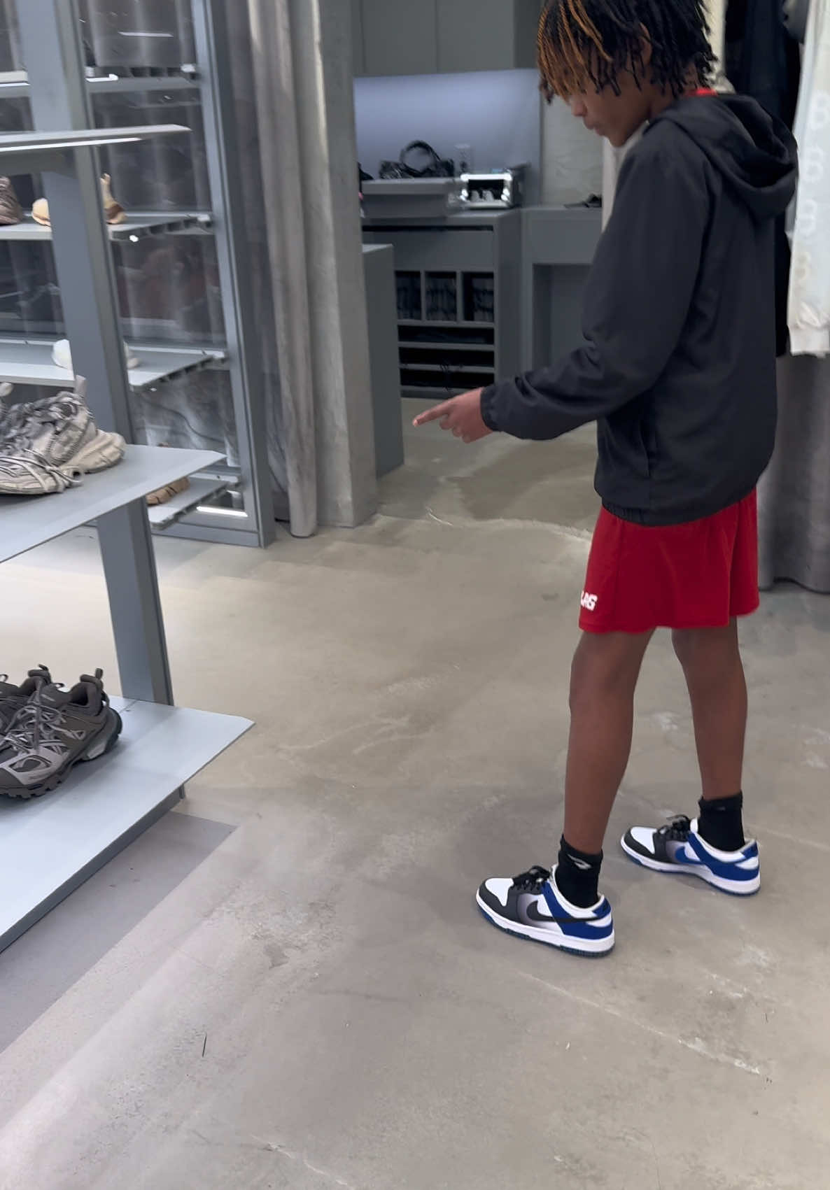 #fy #forupage #for #foryou #foru #tiktokviralvideo #contentcreator #girlytok #roadto10k #trend #trendy #trending #content #trendingvideo #itgirl #tiktokviralvideos #itgirl #balenciaga #phippsplaza #shopping 