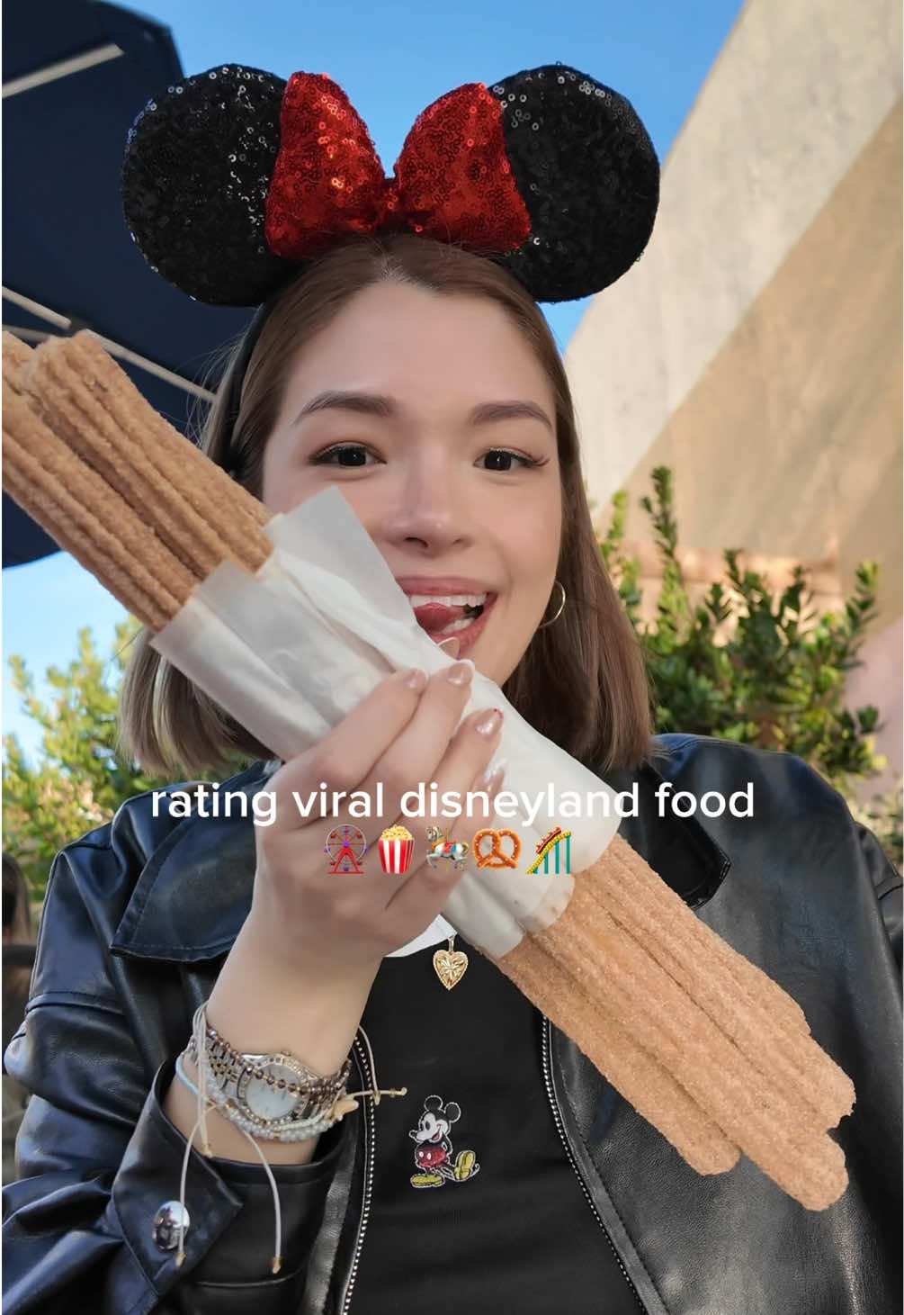 was so excited to do this!! 🥹 #FoodTok #disneyland #whatieat #disneyfood #Foodie #foryou 