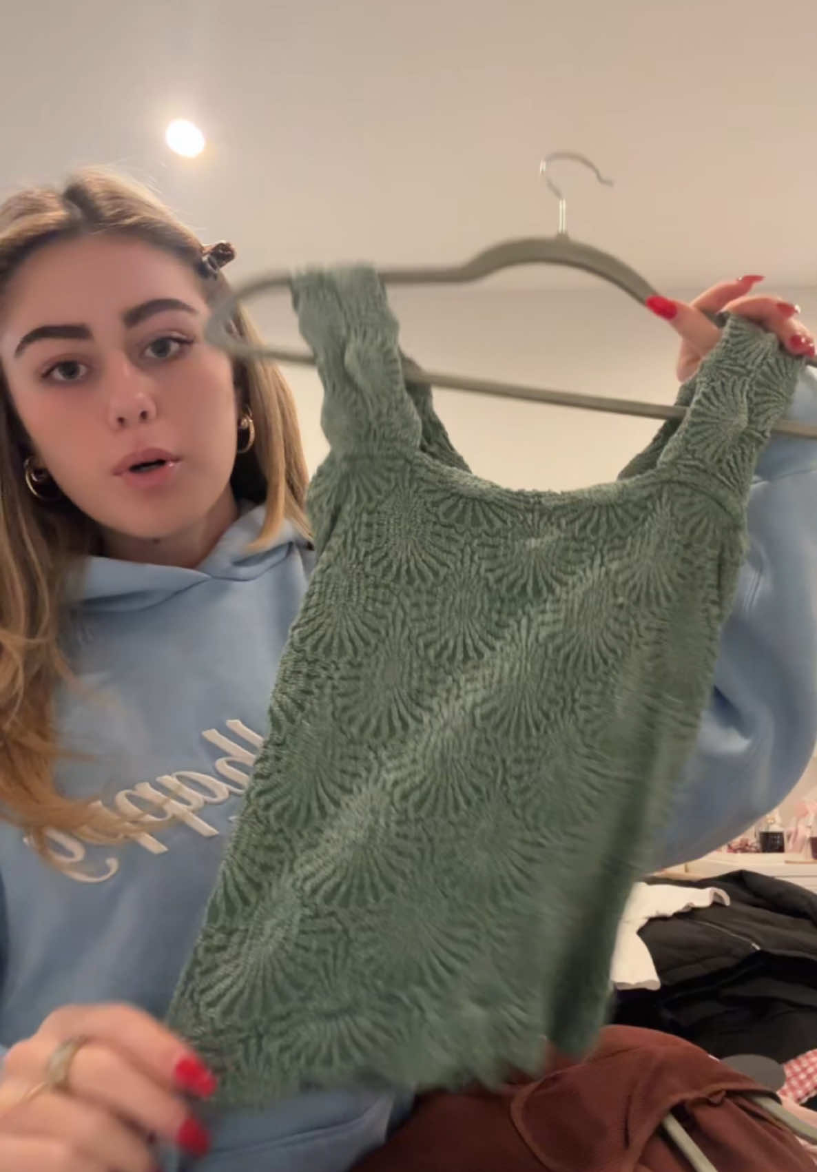 #greenscreen #sellingclothes #fyp #haul #brandymelville #alo #lululemon #urbanoutfitters 