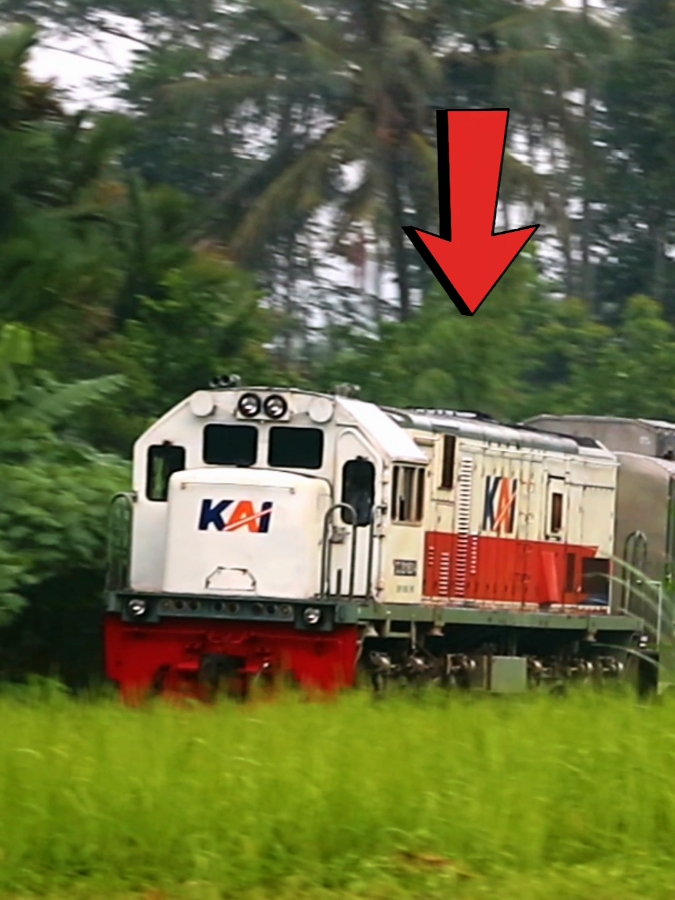 Kereta Api Jaka Tingkir Rangkaian terbaru New Generation #keretaapi #keretaapiIndonesia #keretakita #train #railway #railroad #fyp #viral #trending #xybca #Rendraalvaren 