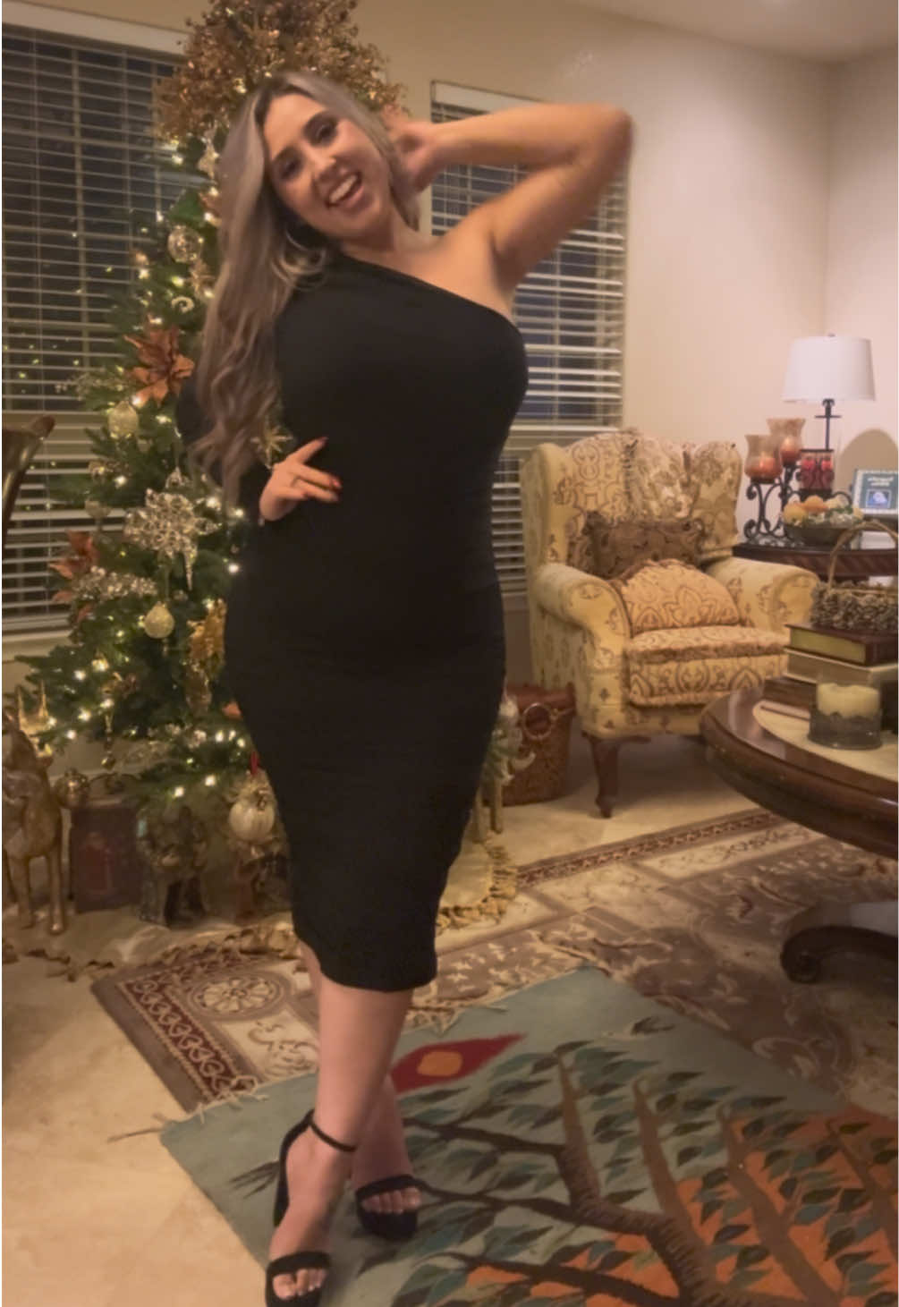 Happy bday to me. 30s look so good on me 🎄❤️ #fy #fyp #paratii #paraustedes #latina #michoacana #xmas #christmas #christmasbaby #30s #bday #bdaygirl #fypシ 