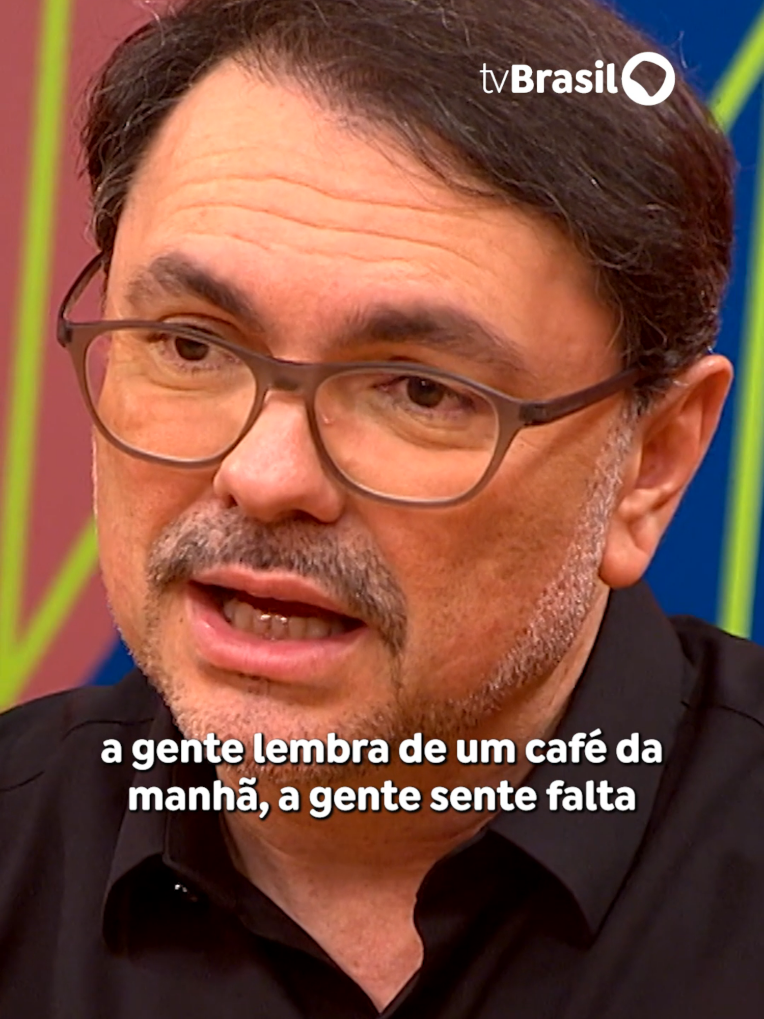 Você alcançou as suas metas de 2024? ✨🍾 O psicólogo Rossandro Klinjey fala no #SemCensura sobre comemorar as verdadeiras conquistas, que passam pela simplicidade e por estar perto de quem gostamos. Assista ao bate-papo na íntegra no canal da TV Brasil no YouTube e no app TV Brasil Play! 📲 Disponível também no Spotify. Link na bio! #SaúdeMental #2025 #Comemorar