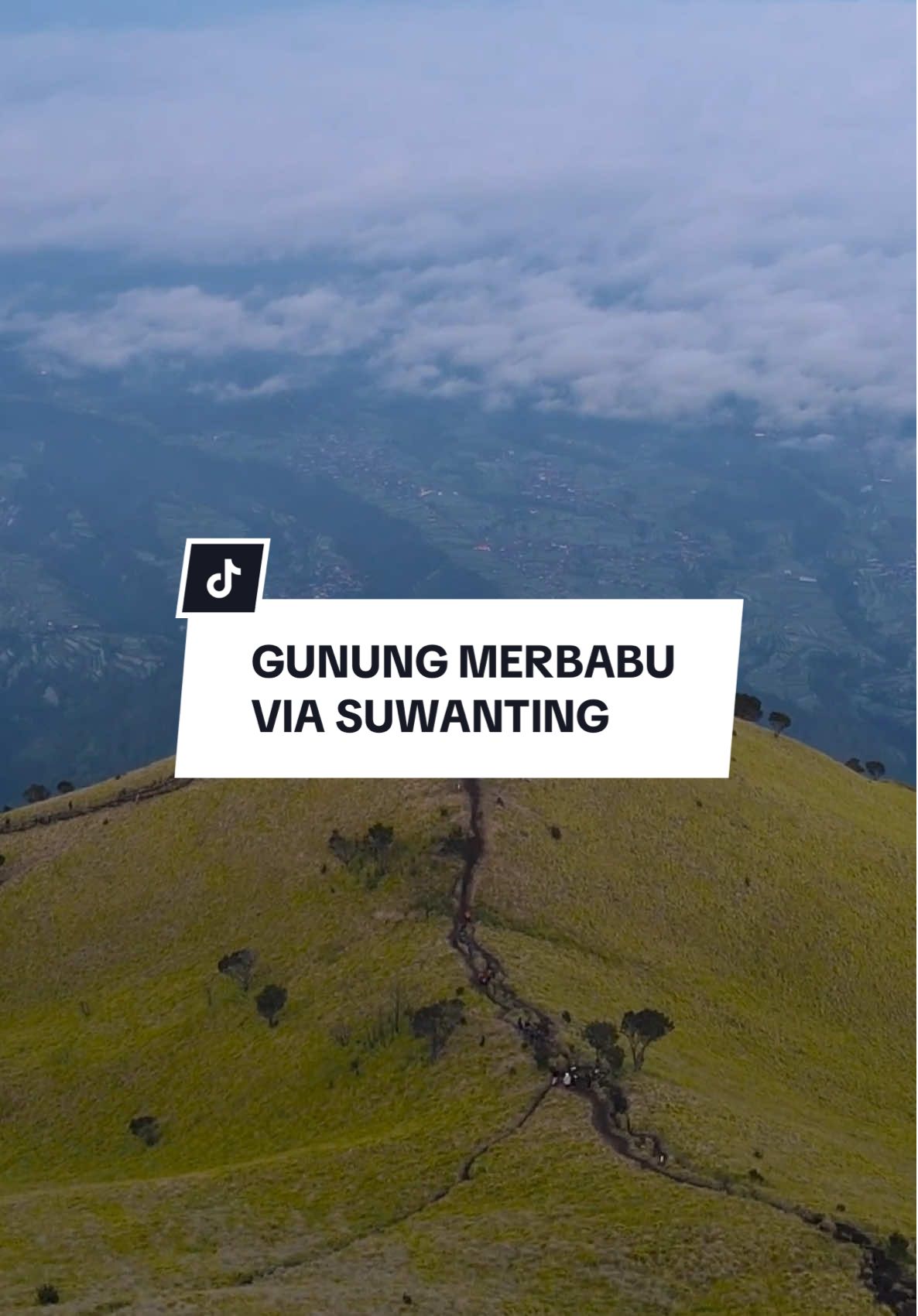 Pemandangan #gunungmerbabu yang saya rekam menggunakan Drone DJI Air 2 Jauh sebelum aturan tarif menerbangkan drone di Gunung Merbabu sebesar Rp2 juta . . #merbabumountain #merbabu3142mdpl 