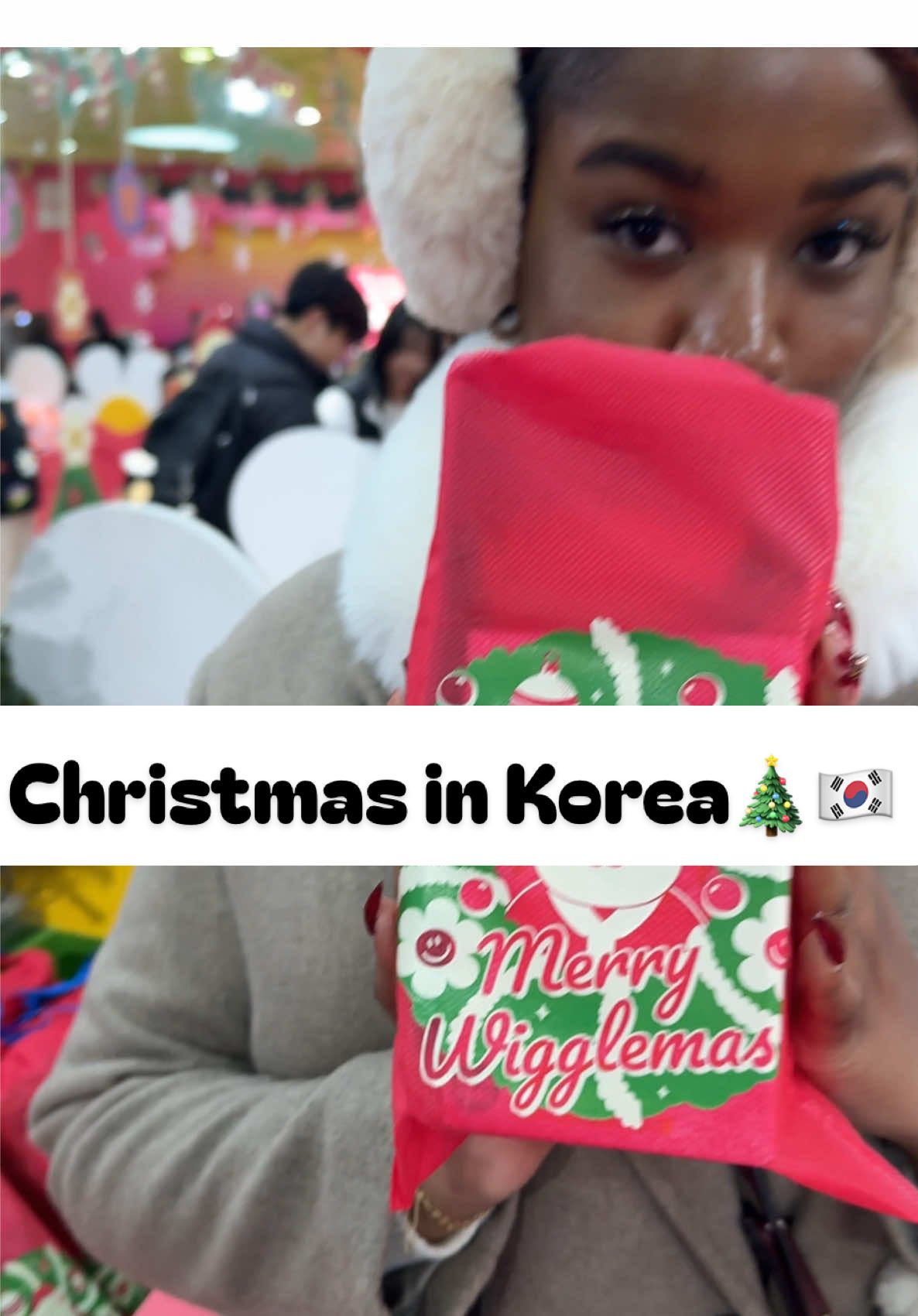 Christmas in Seoul 🎄 #christmas2024 #christmasinkorea #seoultravel #myeongdong #seoulshopping #corea #koreatravel #lifeinkorea #christmasdate #dateideas 