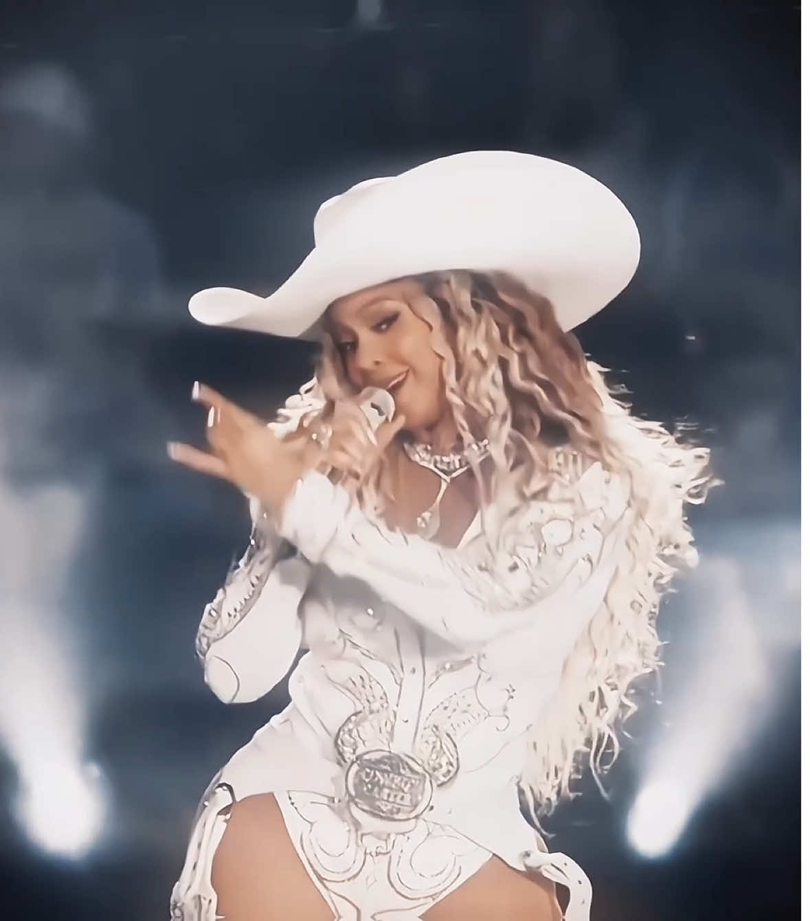 I dare you to say there is someone better than beyoncé. proved once again no one can touch her  #beyonce #SuperBowl #beyoncehalftime #halftimeshow #foryou #beyonceedit #fy #edit 