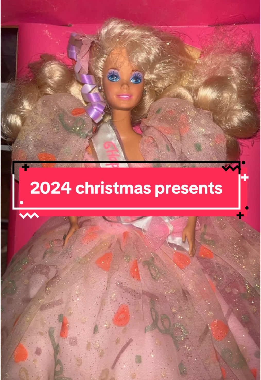 My partner got me old holiday Barbie’s and a old birthday Barbie for Christmas this year! #barbie #toys #barbiedolls #vintgaebarbie #holidaybarbies #oldholidaybarbies #toycollector 