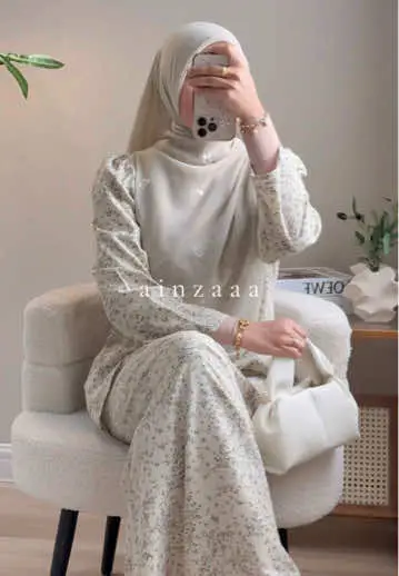 Baju kurung bunga kecil 💐