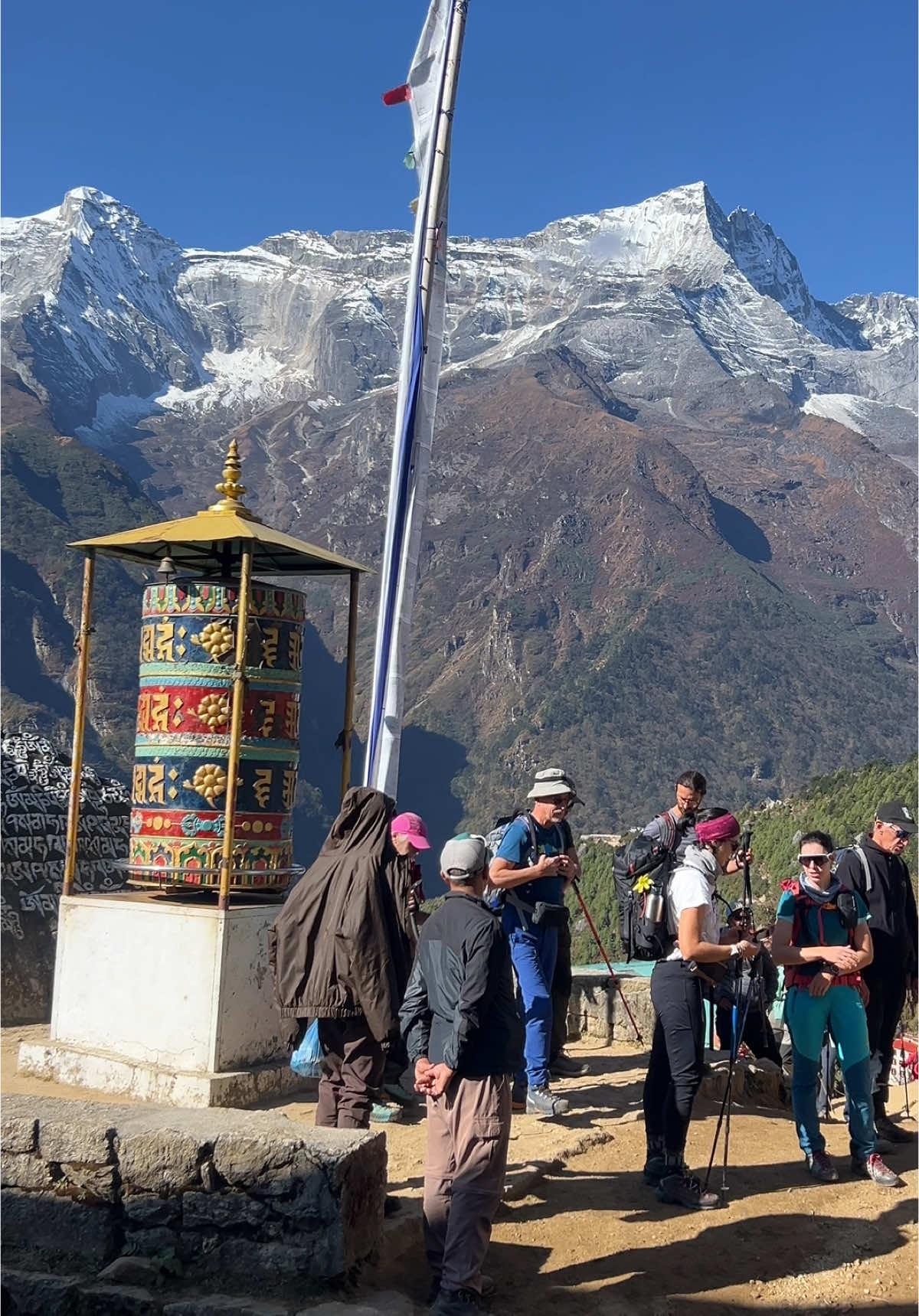 मन यति सफा राख्नुहोस् कि जिबन धमिल्याउन खोज्नेहरु आफै सॅग्लिएर जाउन ❤️!! Trekking in Nepal !! #ghumantedari #nepal #tiktoknepal #viral #fyp #fyp #trekking #Hiking #travel #tour #mountain #foryoupage #ebc #trending #foryou 