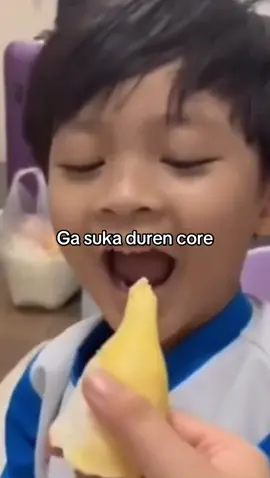 Dulu masih kecil iya ga suka duren, dah besarr mala doyan😅 #core #corecore #durian #durianlover #gasukadurian #fypage #fyp #fypシ #fypviralシ #nyomanpaul #fyppppppppppppppppppppppp #xybca 