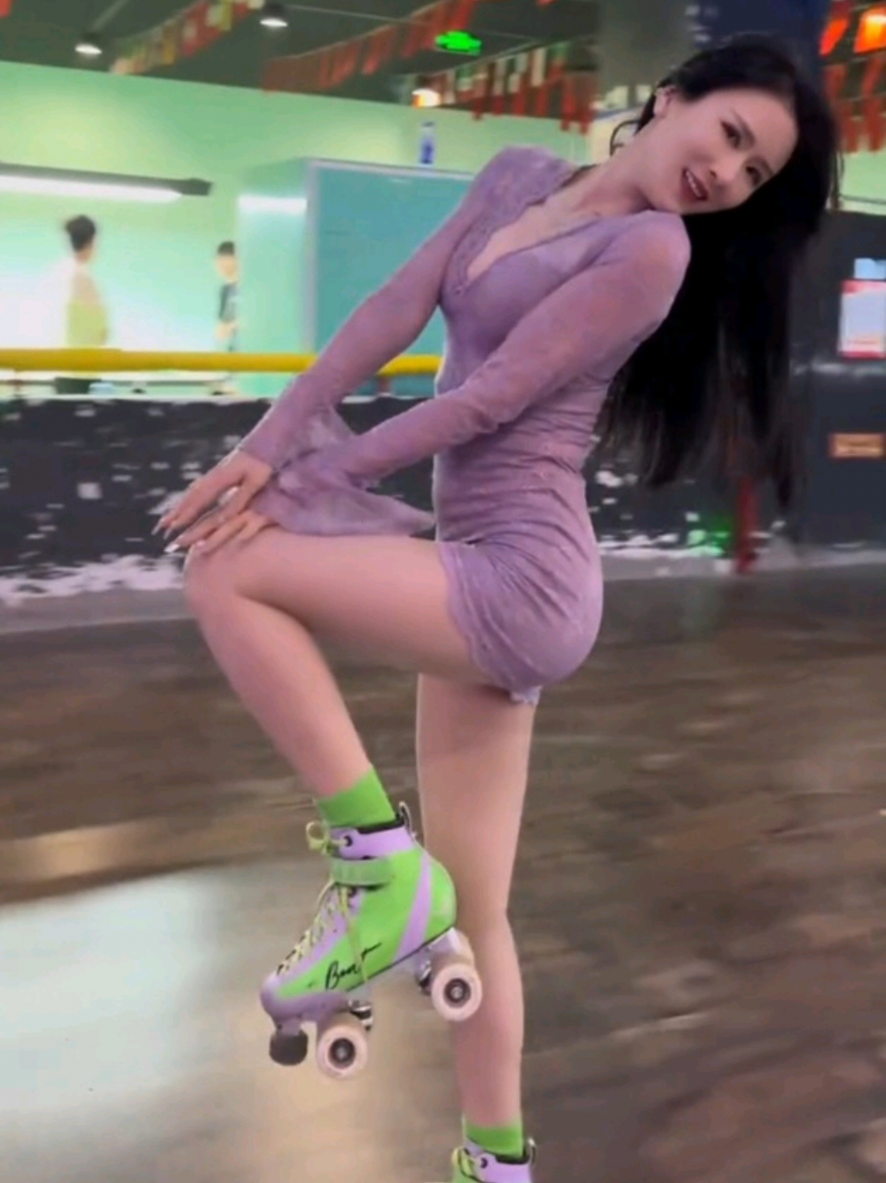 Beautiful👌😘 Roller Skating Girl #skating #rollerskategirl #beautifulgirls #rollerskating #skatinggirls #fypage #trending #fyp #viralvideo #viral #fypシ゚viral #tranding 