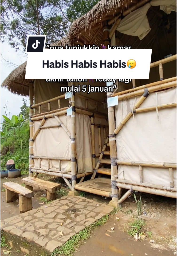 ‼️view dari Glamping area 1 no 62‼️ 📌Info Wisata: 📍Alamat: Curug Cipanas Nagrak, Lembang, Bandung Barat. Jawa Barat. ⏰Operasional 24 jam nonstop ➡️ Harga Tiket Masuk Wisata Biasa: •HTM Pagi 30rb •HTM Malam 35rb (berlaku pada pukul 17.00-5.00 WIB) ➡️ Harga Tiket Masuk Menginap: •HTM 35rb*promo (mulai pukul 15.00-11.00/09.00 WIB) & (belum termasuk tenda dll.) 📎Note Tiket Masuk Wisata: •Tiket Masuk <FREE berendam di seluruh kolam> •Anak dengan tinggi badan di bawah 1 meter <gratis> •Rombongan mulai dari 50 orang ke atas <potongan 10%> ✨Wahana Baru “SKY VIEW” Tarifnya RP30.000/org✨ [BOOKING CAMPING] ➡️ Melalui DM atau  Hubungi admin Curug Cipanas WA 082126140278 yang mau cek pricelistnya dulu, boleh DM aja ya😉 #wisataairterjun #wisatamurahbandung #wisataalambandung #permandianairpanas #curugcipanasnagrak #explorebandung #wisataairterjun #camping #healing #healingtrip #solotrip #travelingtheworld #camp #campingindonesia #familycamp #couplecamping #campingactivities #wisatajawabarat #berendam #onsen #glamping #glampinglife #glampingmurah #glampingbandung #destinasi #destinasiwisataindonesia 