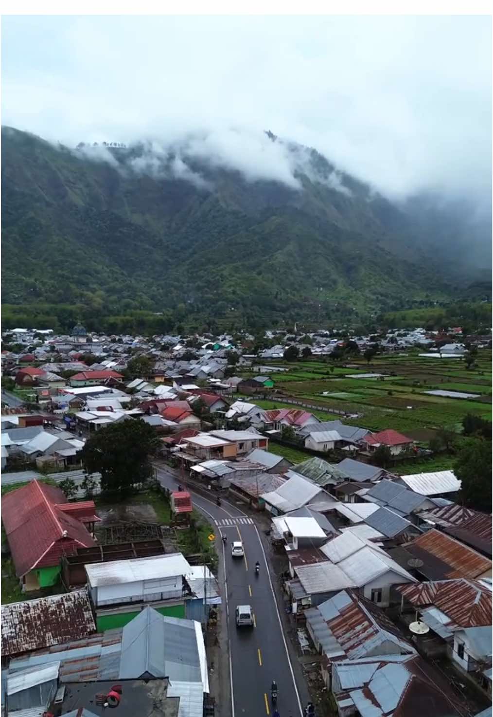 Sembalun after hujan ⛰️🌿  #sembalun #rain #hujan #lombokvirall🌴🌴 