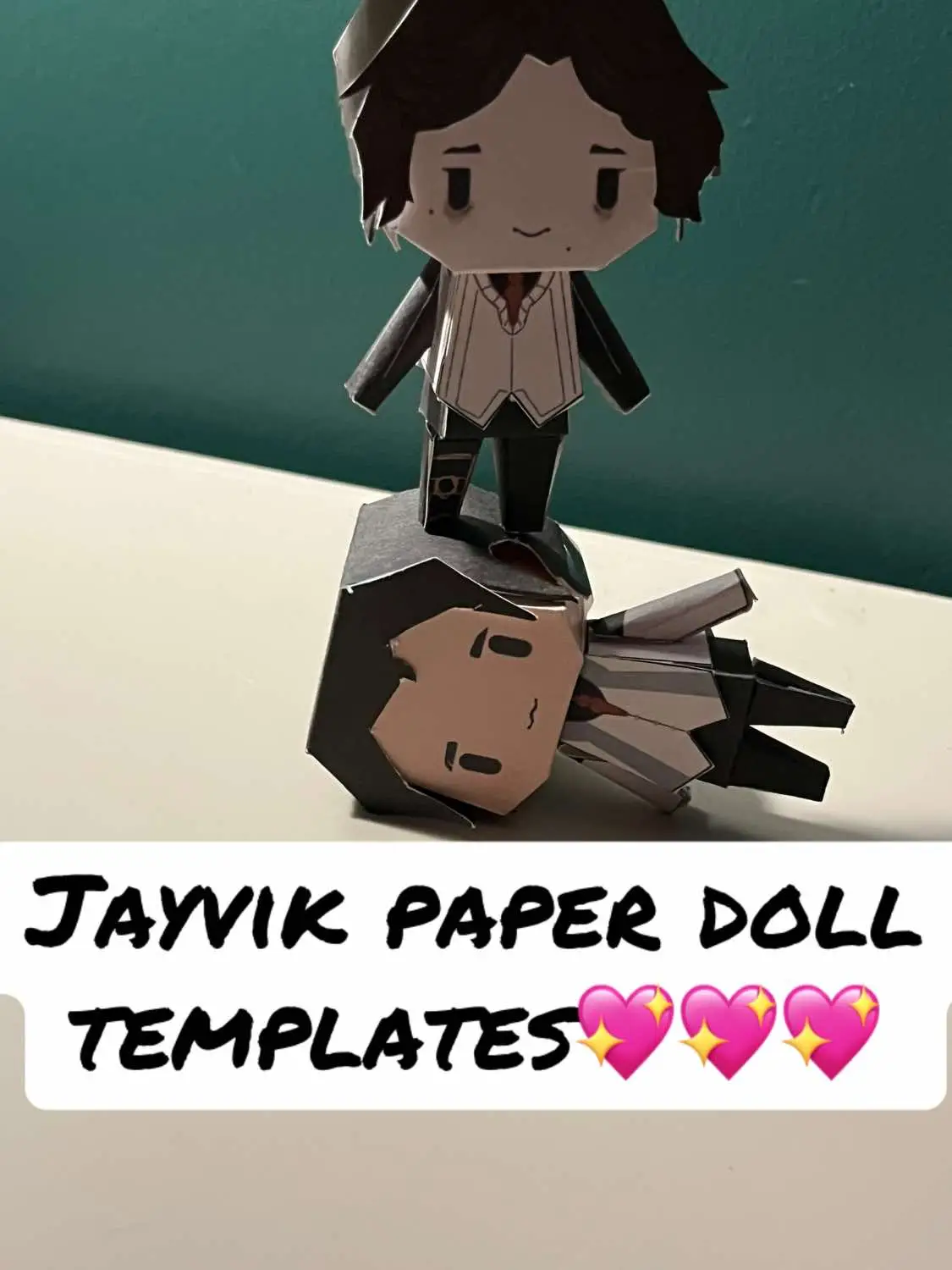 [Edit: I used cardstock and double sided tape to assemble them] I also ask that you please not repost them anywhere please and thank you! #jayvik #jayceandviktor #arcaneseason2 #arcaneleagueoflegends #arcanenetflix #viktorarcane #jaycetalis 