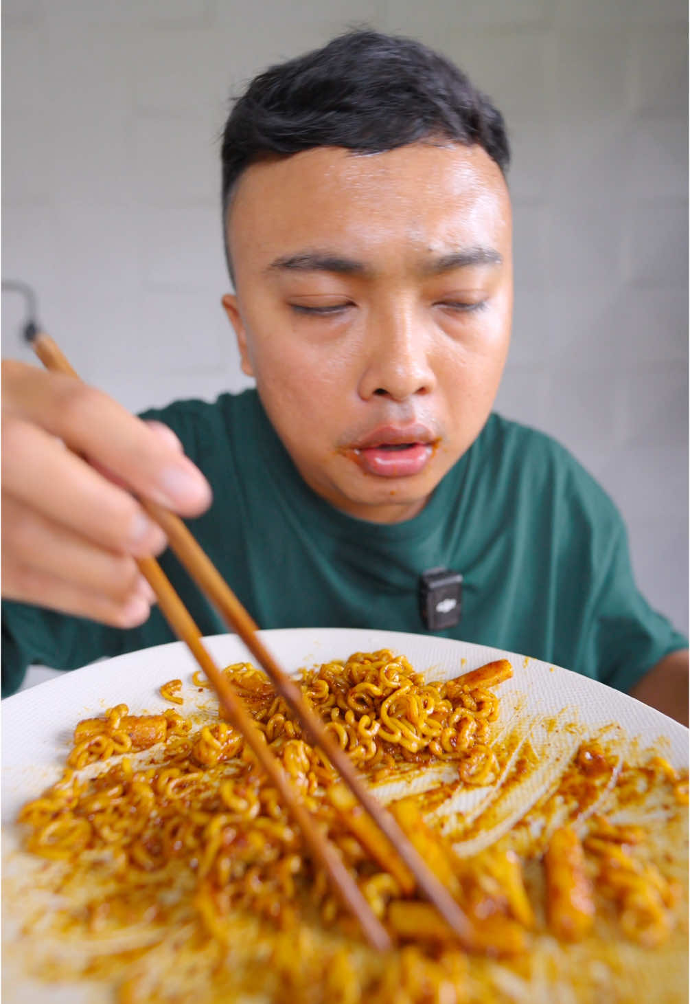 Lama lama bisa berpaling ke mie ini daripada samyang🙂‍↔️…. #miepedas #rabokki #rapokki #makanmie #makanpedas #makanmiepedas 