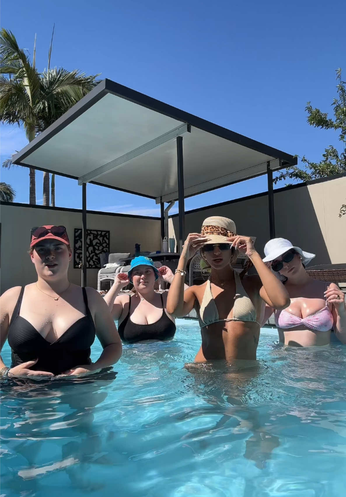 Couldn’t be more in sync if we tried 👯‍♀️ #boxingday #poolday #dancetrend @Tary wary @Alana B @Katiedorne 