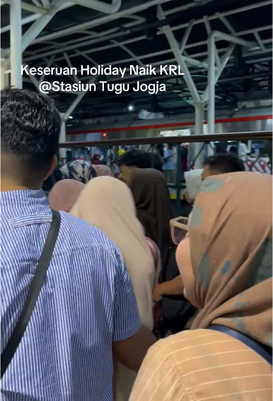 Jalan Jalan Ke Pasar Raya Jangan Lupa Membeli Pepaya  Liburan Ke Yogyakarta  Naik Kereta Bersama Keluarga 💕  #stasiuntugu #liburan #naikkrl #keretaapi #happyfamily 