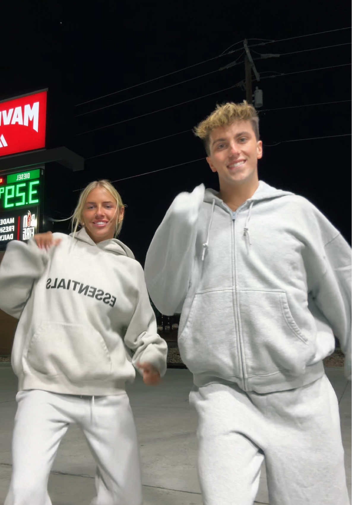 HAD TO HIT THIS ONE WITH MY GIRL @emma 🙌🏻🥳😁  #dance #dancer #dancers #dancing #danceteam #utah #fyp #utahcheck #utahliving #gas #gasstation #vibes #dancechallenge #dancetrend #dancetrends #christmas #fit #fitcheck #fits #bestie #bff 