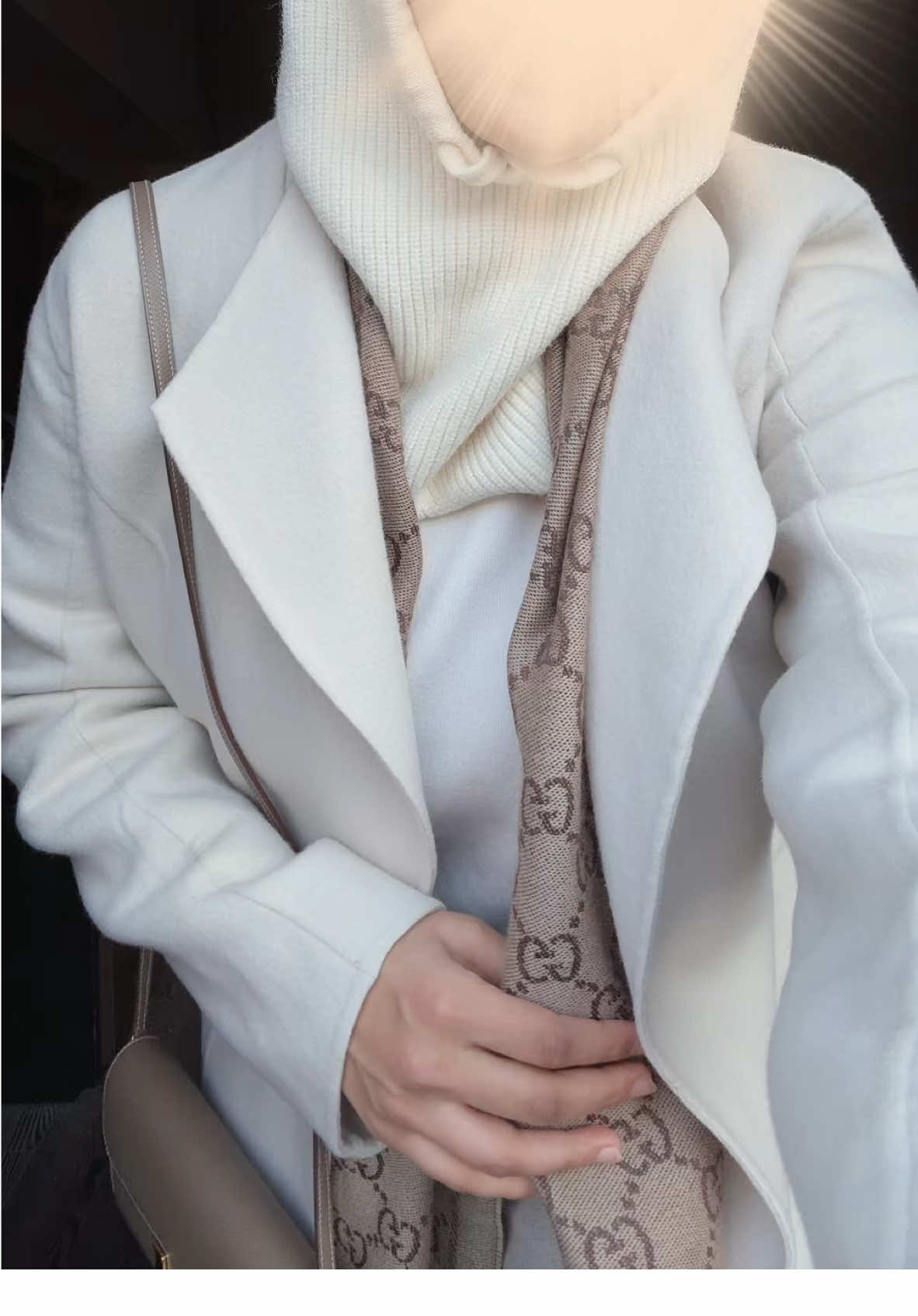 Warm milk look for the winter 🥛#OOTD #winterfit #whitecoat #ملابس_سفر #تنسيقات_سفر 