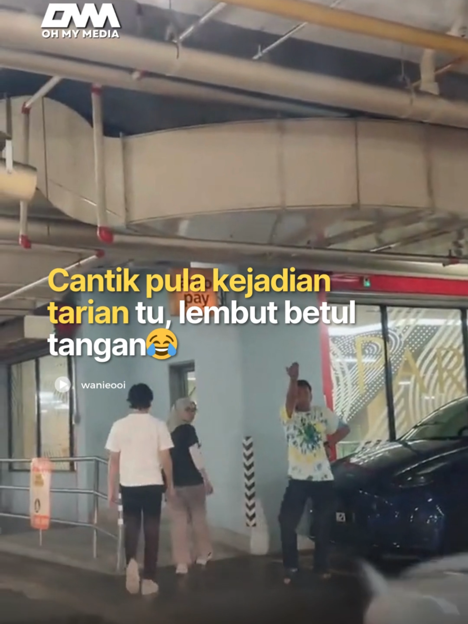 Yang menari confident yang tekan hon pun confident😂 #ommmedia #ommbest #ohmymedia #viral #videoviral #tarian #zapin