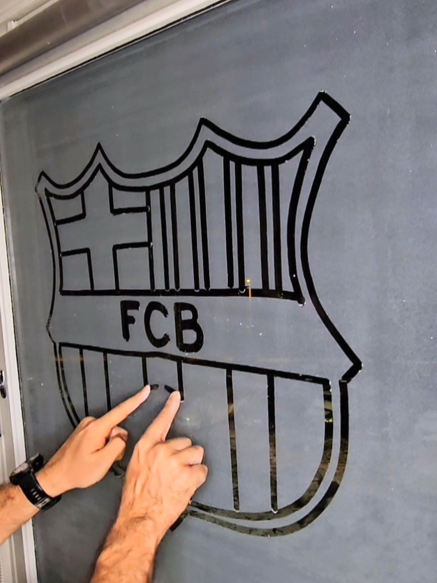 Barcelona logo two hands drawing #barcelona #fcbarcelona #barcelonafc #barcelonascoficial #fcbarcelona🔵🔴 #fcb #fcbarcelona #barcelonalogo #twohandsdrawing #ambidextrous #spain #🇪🇦 #fcbarcelonafans #footballtiktok #viskabarca #barca #barcelonafans 