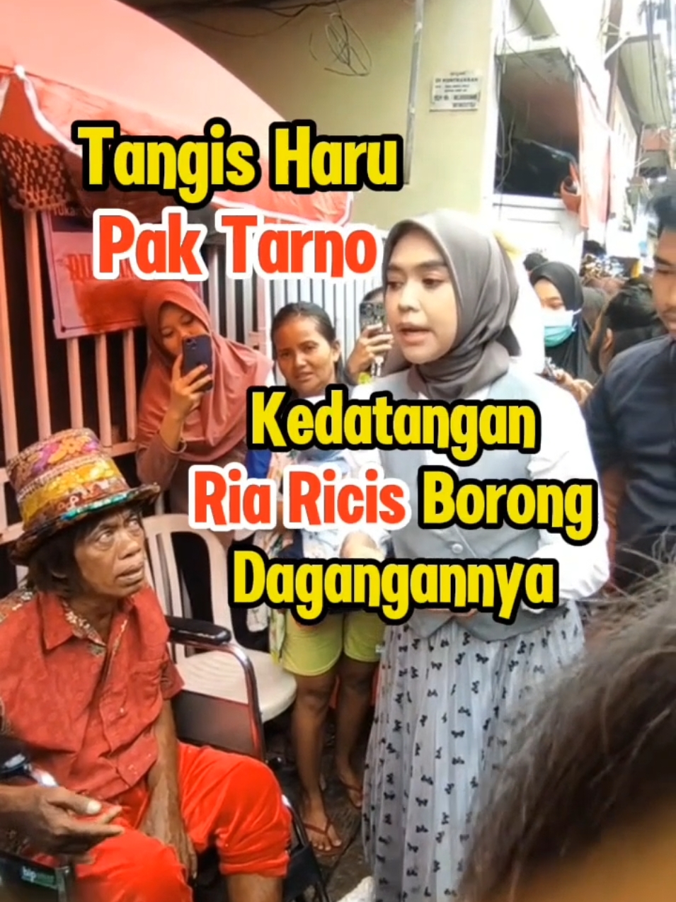 Tangis Haru Pak Tarno Kedatangan Ria Ricis yang Borong Dagangan | artis viral #trending #fyp 