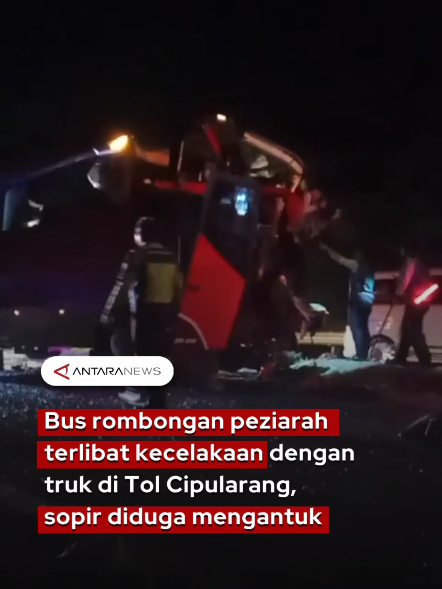 Bus rombongan peziarah terlibat kecelakaan dengan truk di Tol Cipularang, sopir diduga mengantuk #buspeziarah #bus #tolcipularang #sopirbus #kecelakaancipularang #ziarah #tiktokberita #fyp #longervideos 