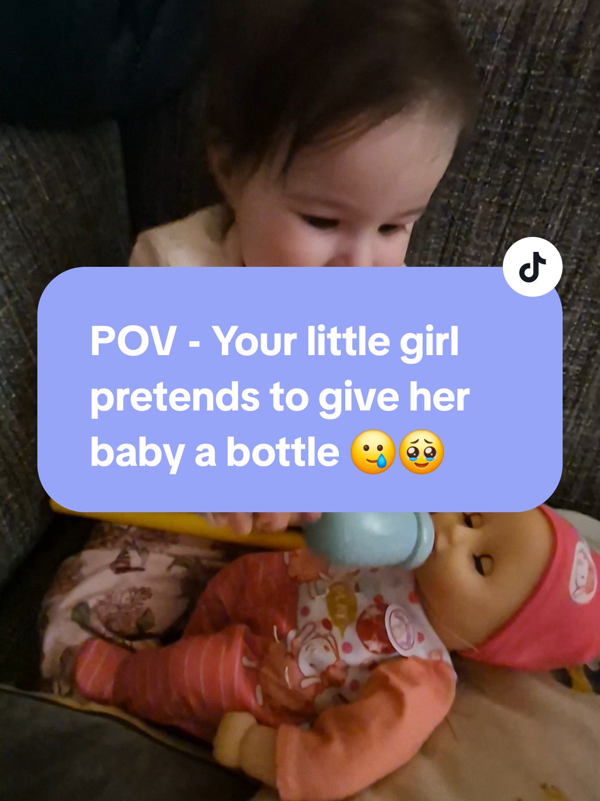 POV - Your little girl pretends to give her baby a bottle 🥲🥹🩷 Watching her pretend to give her baba a botbot .. 🥲 my heart 🩷 #fyp #toddlertok #mumtok #toddlersoftiktok #viral #bottle #motherhood #pretendplay #daughter #girlmom #cute  #boxingday #toddlermom #cutetok #morning #babydoll #mumsoftiktok #pov 🥲🩷