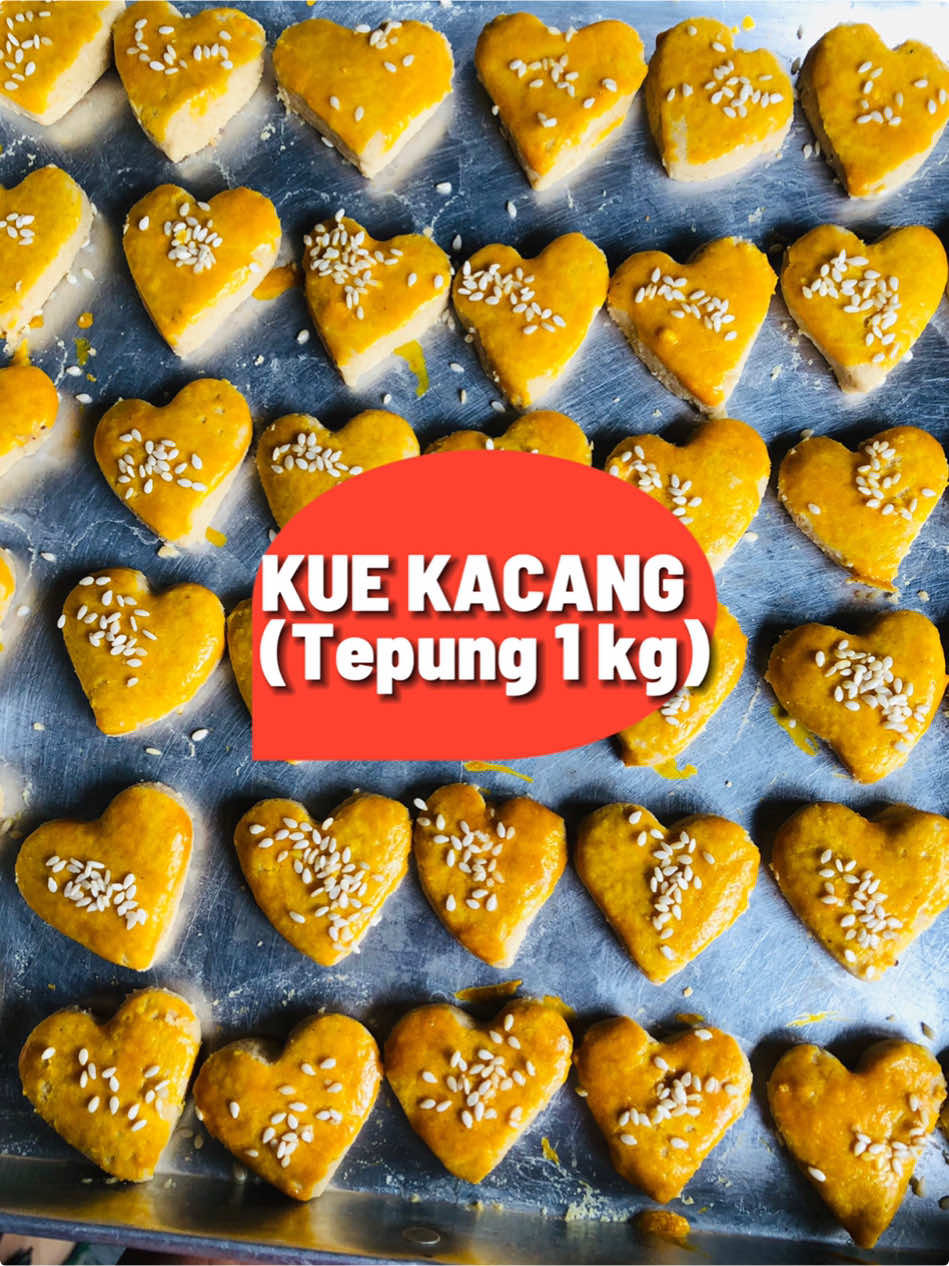 Membalas @kornelia RESEP KUE KACANG  Tepung terigu 1 kg Kacang tanah 500 gram (sangrai dan haluskan) Gula halus 400 gram Vanili 1 sdt Garam 1 sdt Minyak sayur 500 ml Biji wijen (toping)  #kuekacang #kuekering #kuenastar #nastar #kuenatal #kuelebaran #kastengel #kacangbawang #chocochipscookies #kuesagu #fyp 