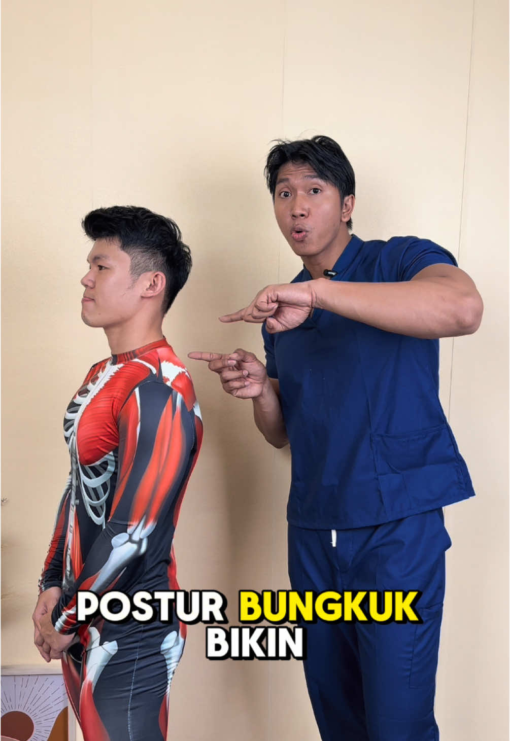 Nyeri bahu bisa karena pengaruh posture nih! Gerakan ini bikin Badan lebih tegap dan anti nyeri bahu. Yok ikutin! #olahragatiktok #olahragadirumah #physical #therapy #bahu #nyeri #bungkuk 