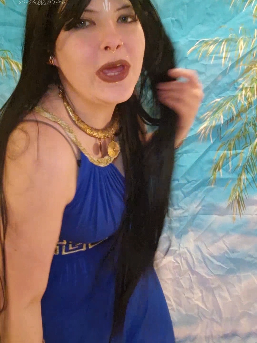 The soul & the vessel. I tryed so hard making this wig work , but in the end it wasnt meant to be!😆😳Always remember , when things doesnt work out , then you are blessed with another opportunity instead!  #sirastemple #sirathegoddess  #thegoddessoftransformation #hecate #goddessisis #hera #aphrodite #transformyourlife #creation #character #fantasy #reality #fame #abundance #blessings #newlife #newlifebegins #singing  #billion #million #stage #theater #performance #dancing #singing #staytruebeyou #staytrue #soul #vessel #anotheropportunity 