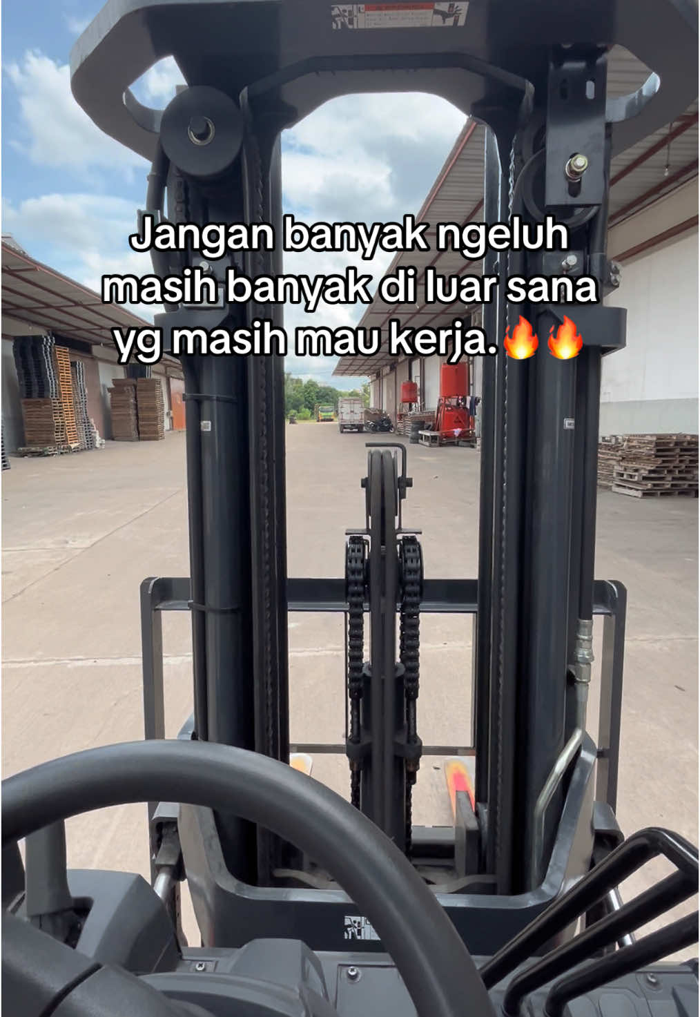 Iya kan? #fyp #fyppppppppppppppppppppppp #xybca #operator #operatormuda #opeatormudapunyacerita #forklift #forkliftoperator #forkliftdriver #buruhpabrik #distibutor #retail #gudang #skil #duniakerja #pontianak 