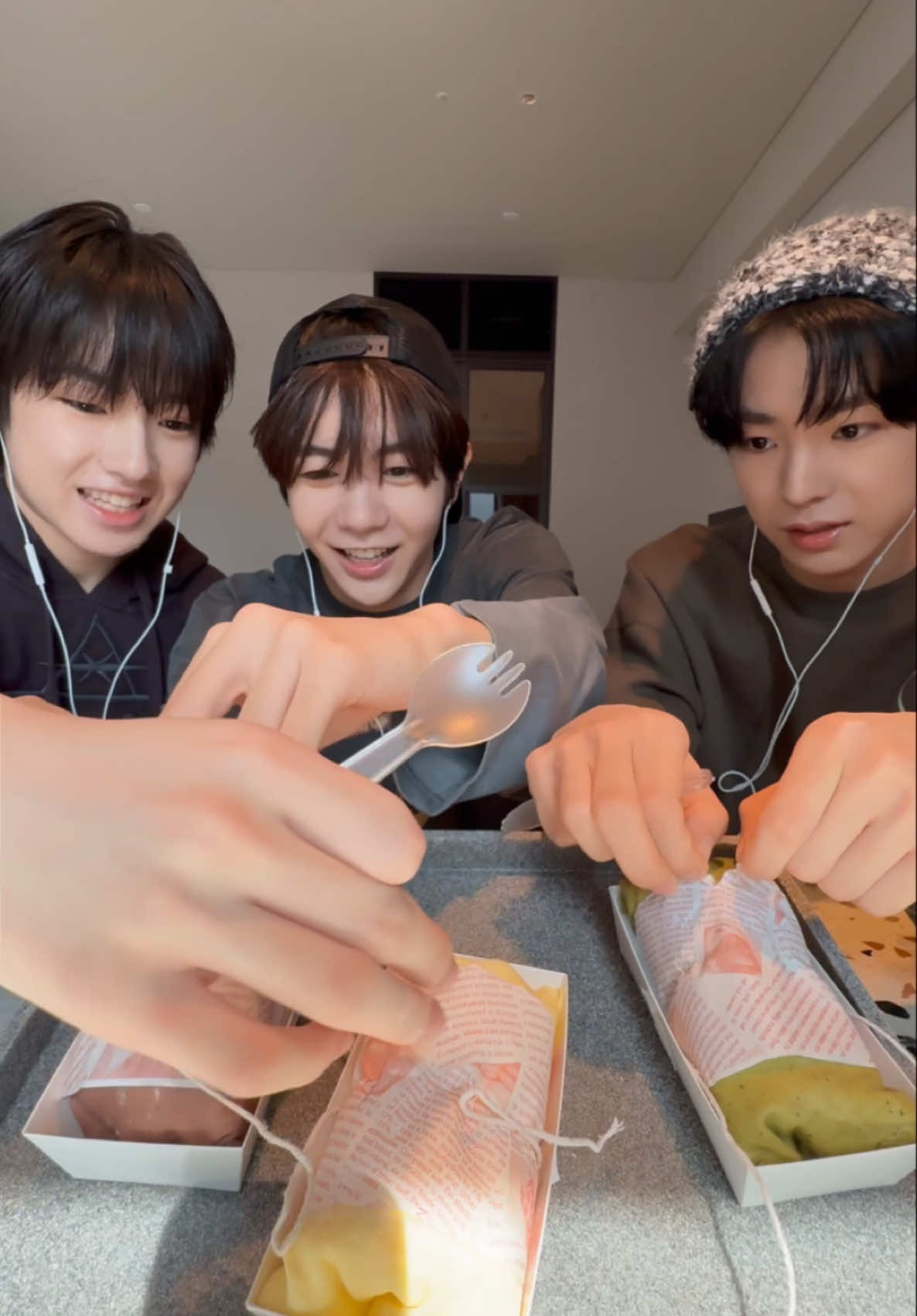 ASMR 절망편 #수건케이크 #초코무스케이크  #YUSHI #RYO #SAKUYA #유우시 #료 #사쿠야   #ユウシ #リョウ #サクヤ   #NCTWISH