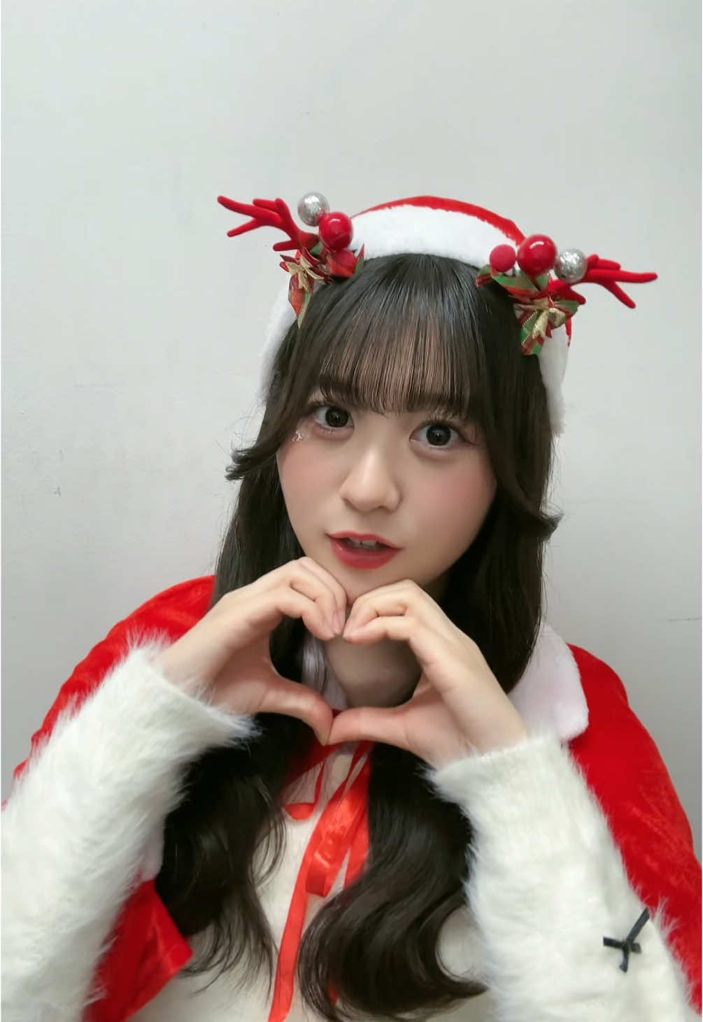 クリスマスソングきいたりまだまだクリスマス気分~🎧🎅🏻🎄🎁 #超最強 #超ときめき宣伝部 さん♡ #サンタコス #蒼井りるあ #06 #高校生 #福岡 #ばってん少女隊 #battengirls #ljk #jk #idol #fyp @ばってん少女隊 / BATTENGIRLS 