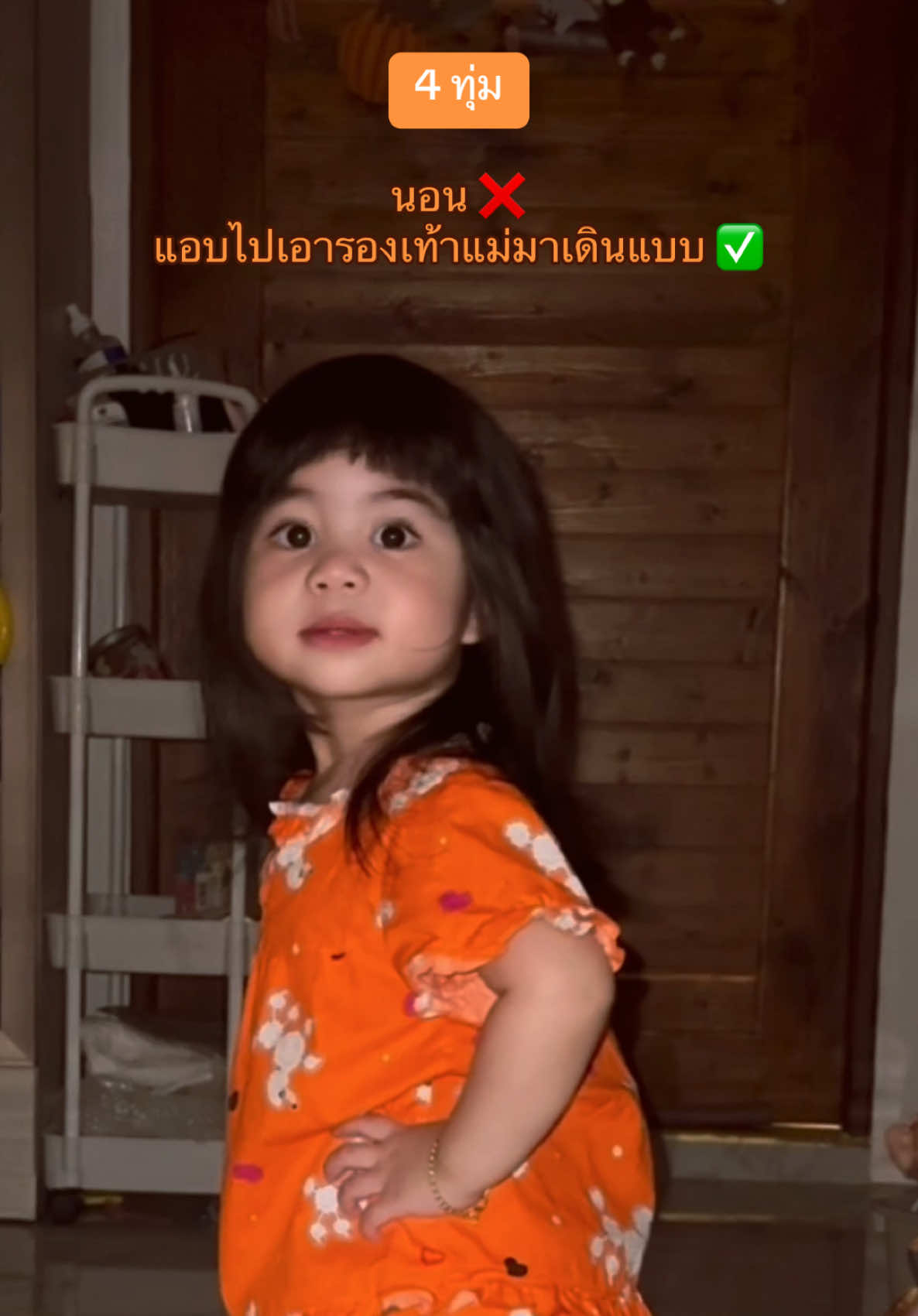 และนี่คือลูกสาวของพี่ๆในวัย 2 ขวบ 1 เดือนค่ะ แม่พยายามต่อต้านแล้วค่ะ ไม่ได้ ต่อต้านไม่ได้ก็เข้าร่วมค่า 😂✅. #เพียงพราวด์ลูกสาวพิงโอม #แม่พิงของตัวจิ๋ว 