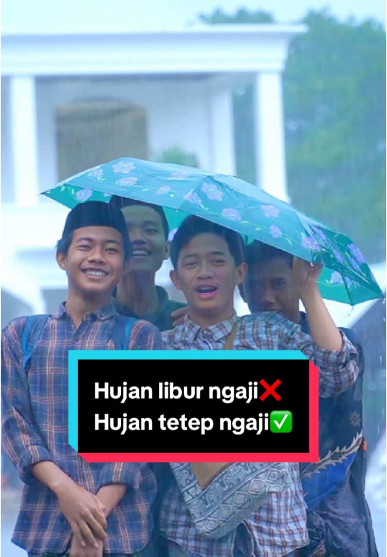 Kalau kalian tetap ngaji atau engga? 🤔 . . #pondoklirboyo #lirboyo #115lirboyo #1abadmhmlirboyo #munashimasal #munaslim #reuniakbarlirboyo #haulhaflahlirboyo #santrilirboyo #santri #santripondok #santrikeren #santriindonesia #santriwati #santrisalafi #kediri #exploresantri #explorelirboyo #ngaji #hujan #rain #vibess 