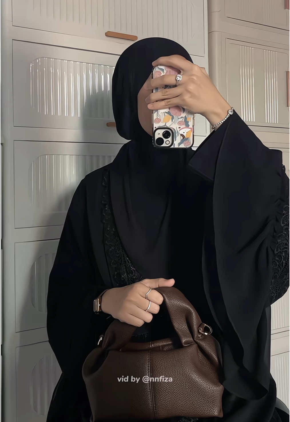 Prettiest abaya I’ve ever had 🥹🖤. Material dia serius cantik.  #abaya #abayafashion #modestoutfits #muslimahfashion #abayamurah  