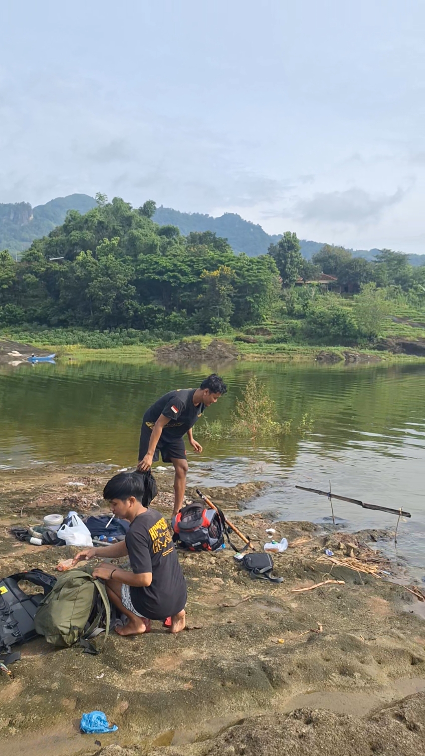 kadang yo gur kungkum tok 🫠🤣 #kyrfamily #nyobok #pancing #undlupseparo #fouryoupage #fypage #fyp #mancing #nila #strike #tentarawaduk #rakumananbedil #wgm #wadukgajahmungkur #juossss👍👍👍 