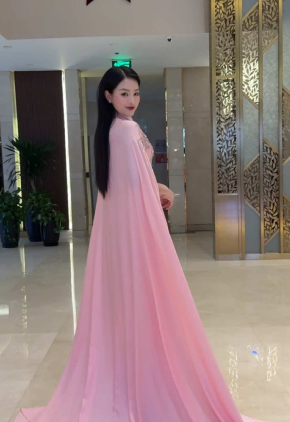 Cổ dịu dàng 💕 #buikhanhlinh #ahaukhanhlinh #missintercontinental 